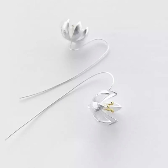 Oriental Blossom Floral Unique Silver/Gold Earring - Picture 10 of 12